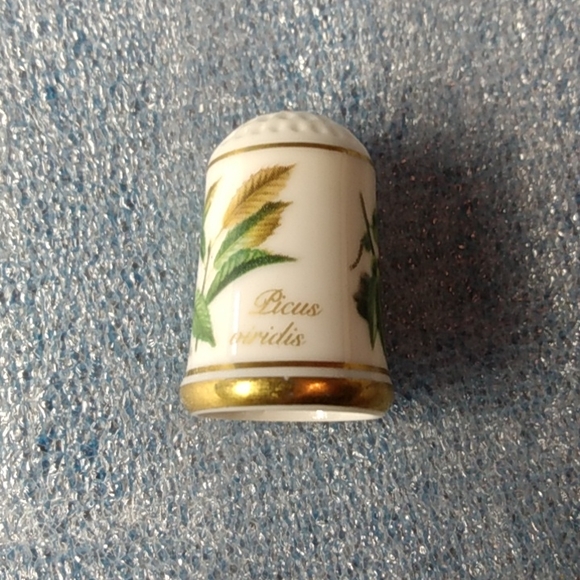 Franklin Porcelain 1979 Thimble Birds Flowers Green Woodpecker Picus Viridis - Picture 2 of 4